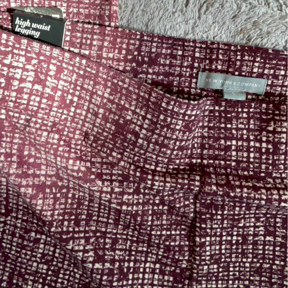 NWT| New York & Company Burgundy and Cream High Waist Leggings| Large